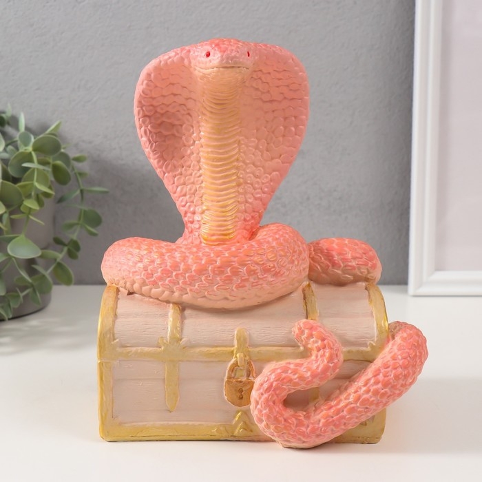 Фигурка Фигурка "КОБРА НА СУНДУКЕ" 20 х 17 х 12 см.