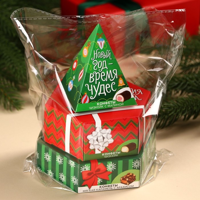 Новогодний подарочный набор конфет в подарочной коробке «Новый год – время чудес», 250 г. Новогодний подарочный набор конфет в подарочной коробке «Новый год – время чудес», 250 г.