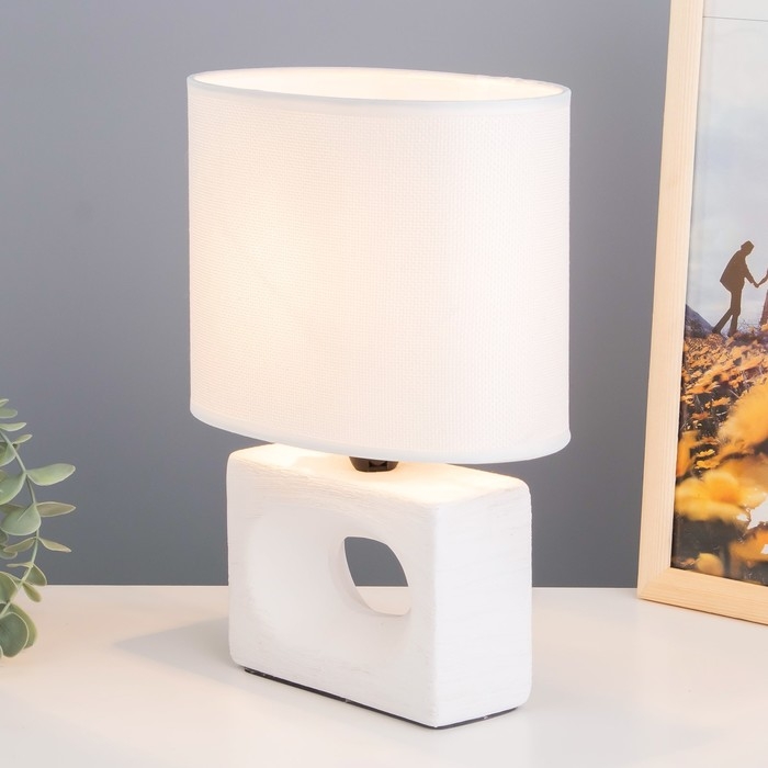 Настольная лампа Настольная лампа "Мишель" Е27 40Вт белый 12,5х20х27 см RISALUX