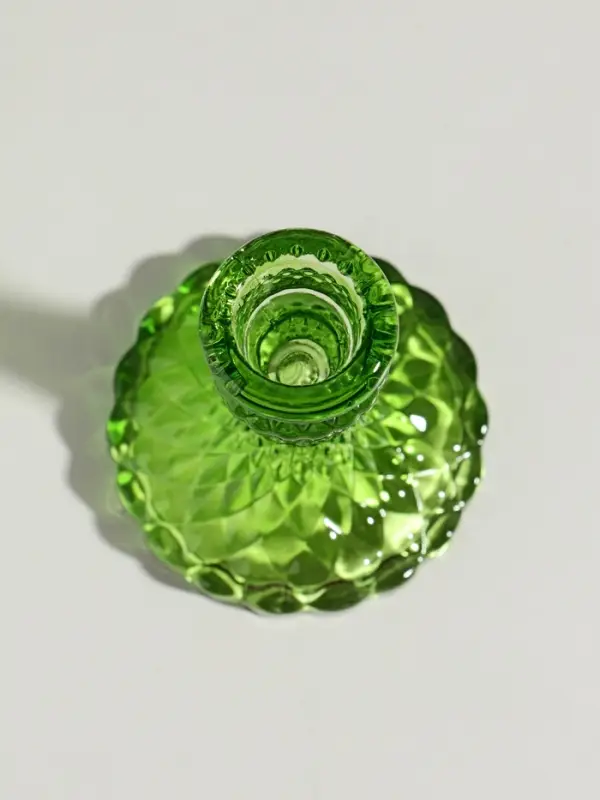 Стеклянный подсвечник на 1 свечу &laquo;Женева&raquo;, d=2.2 см, зелёный, 10.5&times;7.7&times;7.7 см