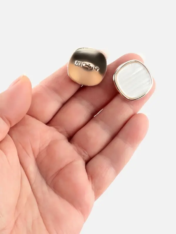 Набор пластиковых пуговиц на ножке, d=23 мм, 5 шт., цвет белый