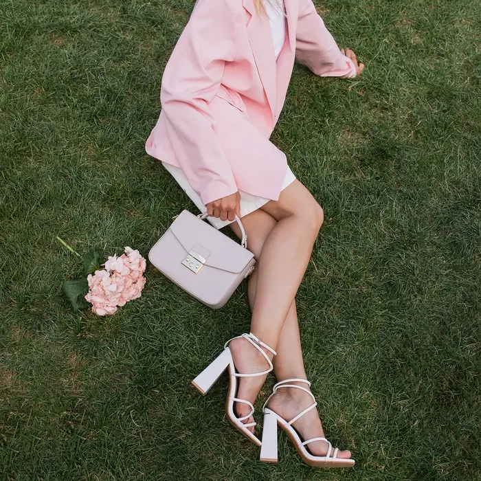 Сумка женская мессенджер TEXTURA на клапане, 23&times;6&times;17 см, бежевая