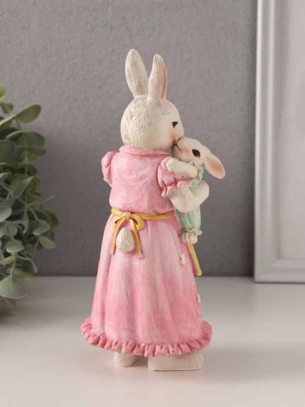 Сувенир полистоун "Мама крольчиха с дочкой, в нарядных платьях" 8,5х7,5х19,5 см