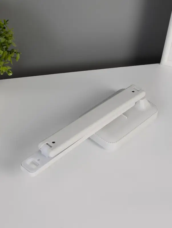 Светильник настольный с подставкой под телефон &laquo;Уно&raquo; 4 Вт LED USB 2700-6500К белый