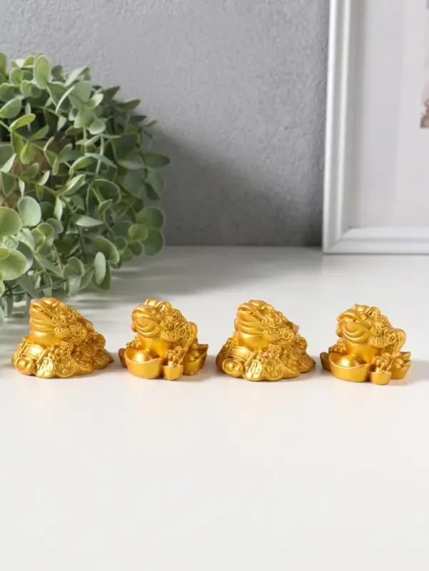 Сувенир полистоун "Денежная жаба и 3 слитка" набор 4 шт золото 4,8х4,5х4,2 см