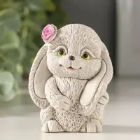 Статуэтка "Кролик с цветком" 7х5х4 см, серый