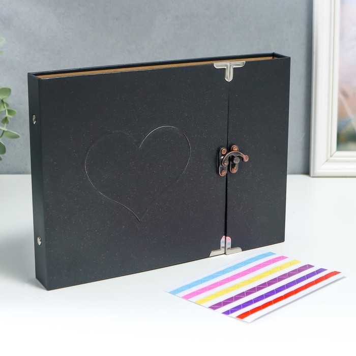 Фотоальбом 30 листов Фотоальбом 30 листов "Красное сердце на чёрном" 19,5х26,5 см