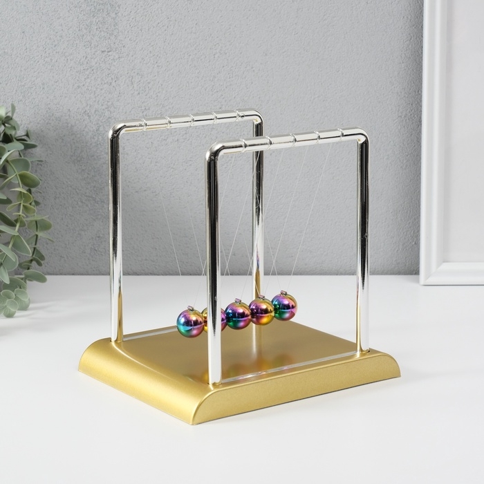 Маятник пластик Маятник пластик "Шары Ньютона" золото, бензиновый цвет шаров 18х15х17,5 см