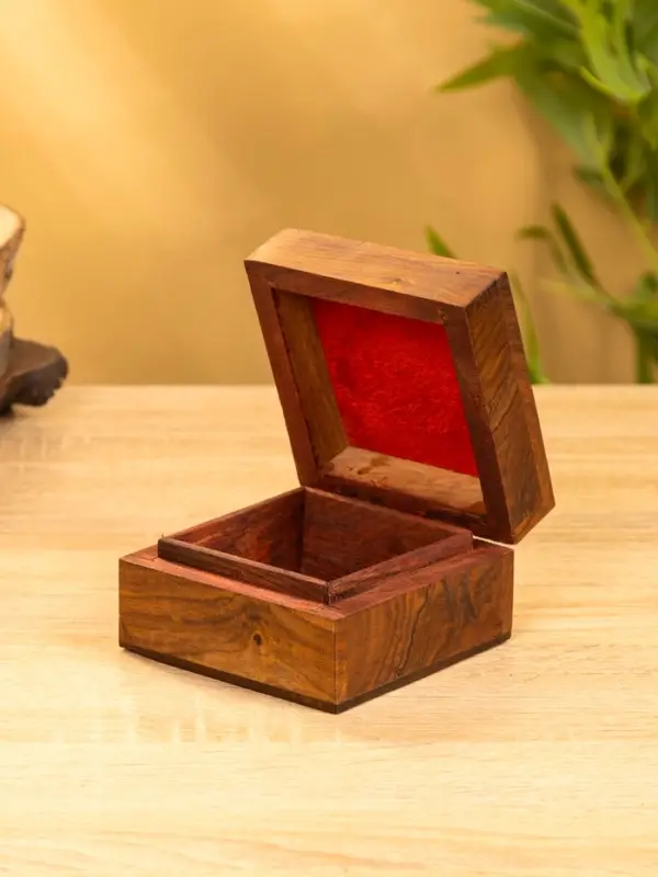 Шкатулка  Шкатулка "Трикветр" 10х10х6 см, дерево шишам