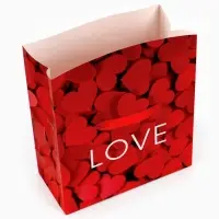 Пакет - коробка подарочная &laquo;Love&raquo;, 23&times;18&times;11 см