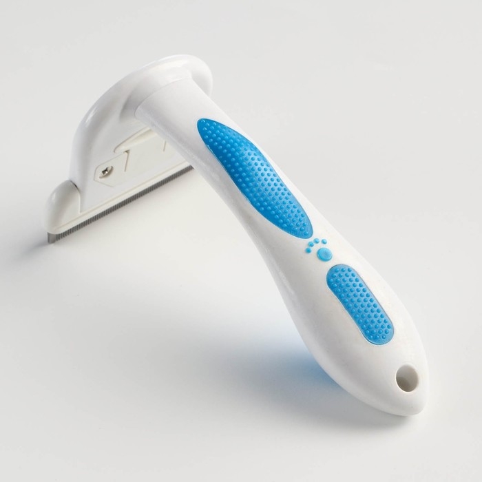 Дешеддер средний со съёмным лезвием, 15 х 7,8 см, бело-голубой Дешеддер средний со съёмным лезвием, 15 х 7,8 см, бело-голубой