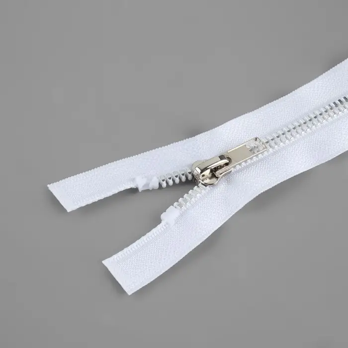 Молния «Трактор», №5, разъёмная, декоративное звено «Акулий зуб», замок автомат, 80 см, белая Молния «Трактор», №5, разъёмная, декоративное звено «Акулий зуб», замок автомат, 80 см, белая