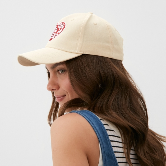 Кепка женская с вышивкой MIST All you need, молочный, р. 56-58 Кепка женская с вышивкой MIST All you need, молочный, р. 56-58