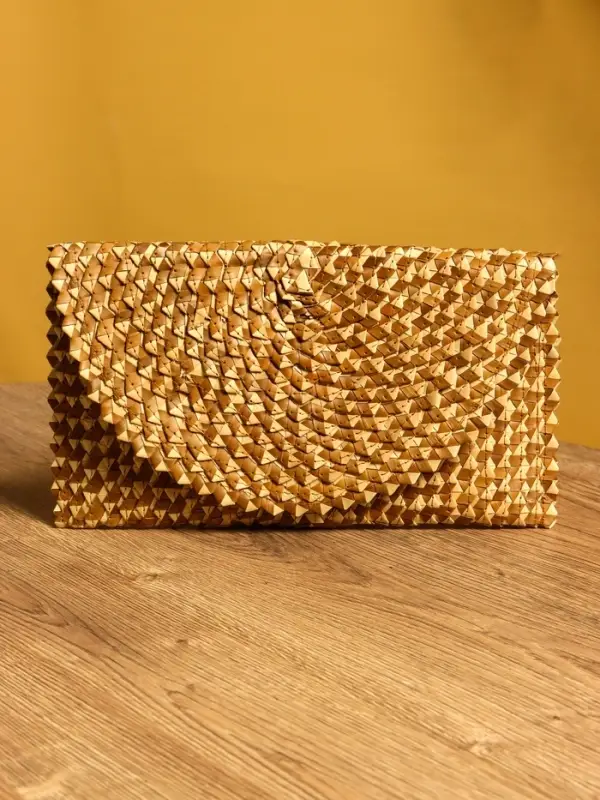 Сумка клатч плетёная из пальмового листа, 28×16×2 см, золотистая