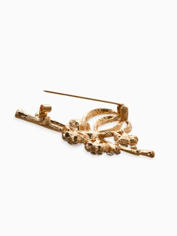 Брошь &laquo;Завиток&raquo;, с бусиной и цветами, белая в золоте