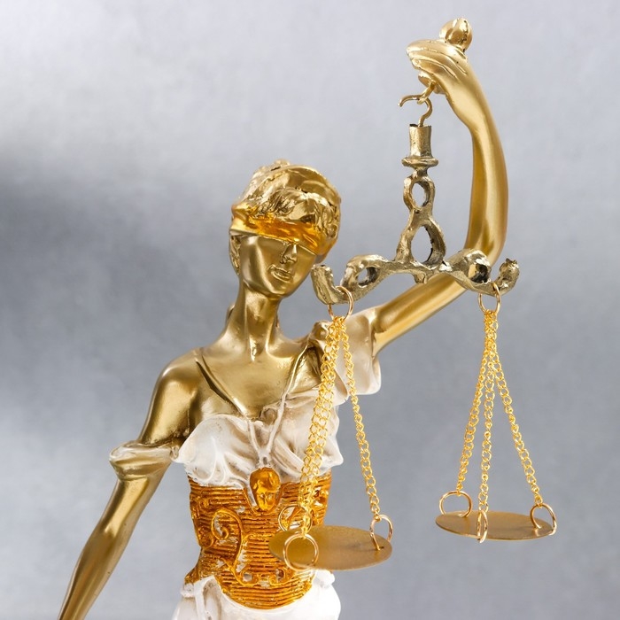 Сувенир полистоун Сувенир полистоун "Богиня Фемида - Правосудие" белый с золотом 38х9х9 см