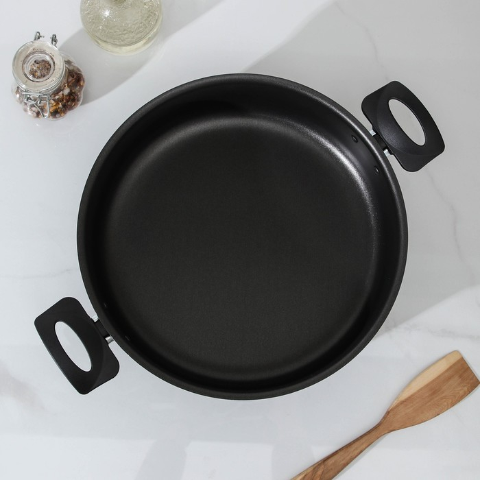 Жаровня-сковорода Consul, 3,2 л, d=26 см, стеклянная крышка, пластмассовые ручки, антипригарное покрытие, цвет чёрный Жаровня-сковорода Consul, 3,2 л, d=26 см, стеклянная крышка, пластмассовые ручки, антипригарное покрытие, цвет чёрный