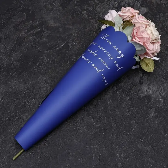 Пленка для цветов, фигурная, синяя, 55×30×45 см Пленка для цветов, фигурная, синяя, 55×30×45 см