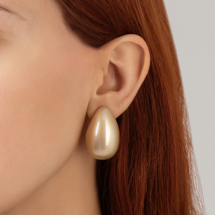 Серьги пластик «Капля» гладкие мах, цвет бежевый Серьги пластик «Капля» гладкие мах, цвет бежевый