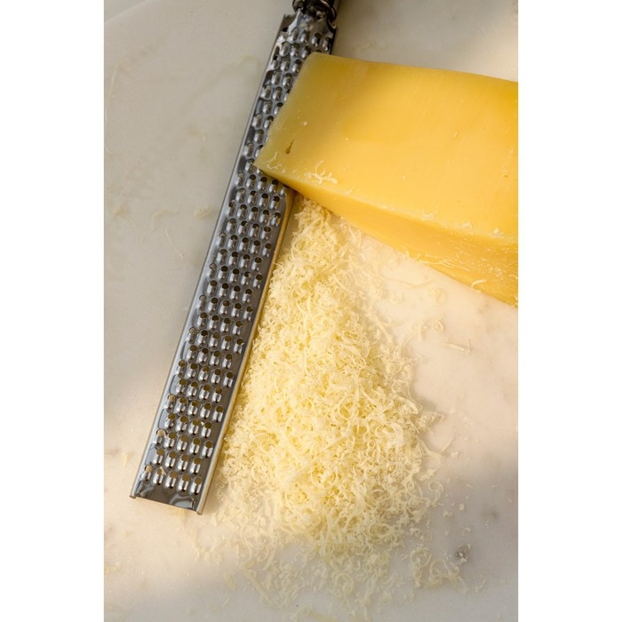 Тёрка для сыра Доляна Venus, 35,5×8 см, с ручкой, цвет чёрный Тёрка для сыра Доляна Venus, 35,5×8 см, с ручкой, цвет чёрный