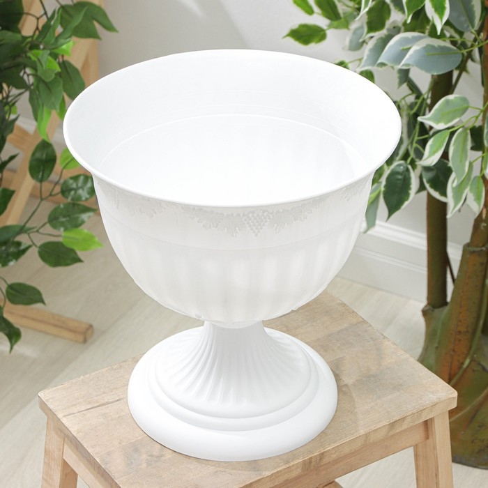 Кашпо уличное «Ангара», 12 л, цвет белый Кашпо уличное «Ангара», 12 л, цвет белый