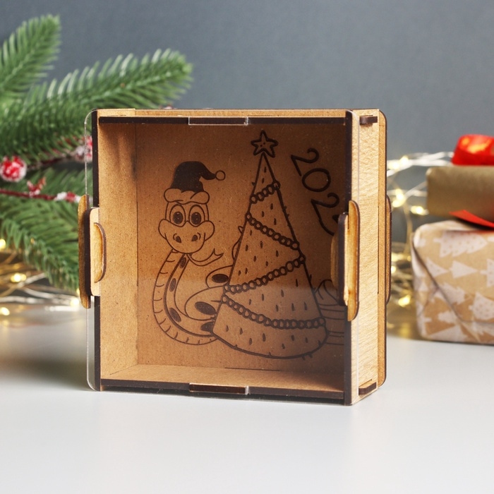 Новогодняя копилка с акрилом  Новогодняя копилка с акрилом "Змея. Праздник" 12х12х4 см