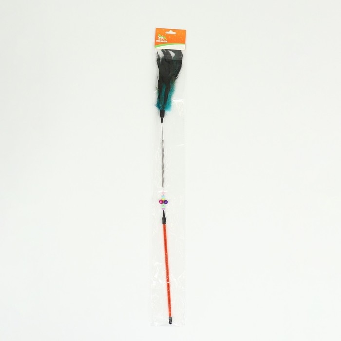 Дразнилка с перьями и 2 метал. бубенчиками и двойной ручкой (жёсткая/гибкая), 60 см, микс Дразнилка с перьями и 2 метал. бубенчиками и двойной ручкой (жёсткая/гибкая), 60 см, микс