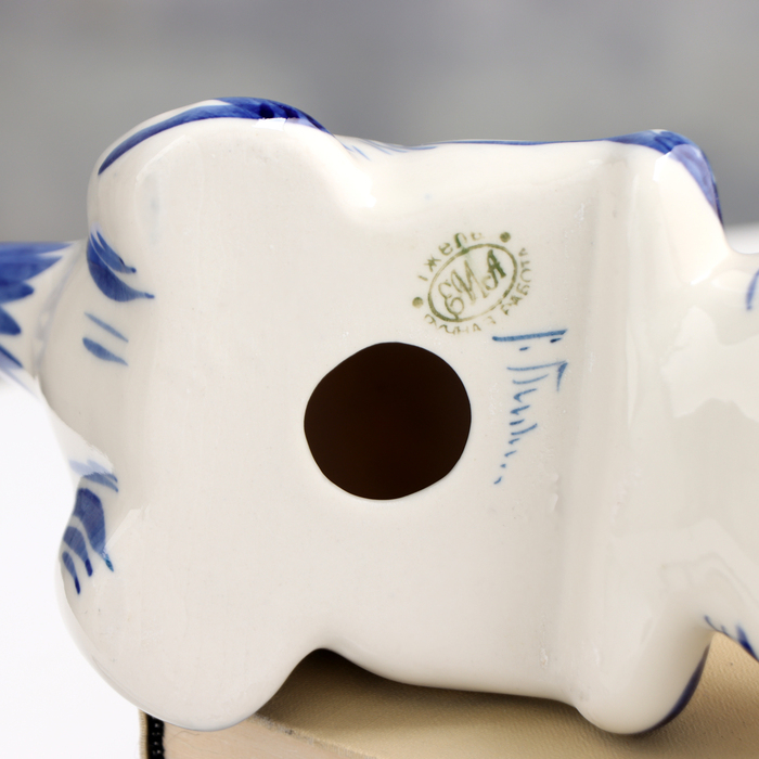 Сувенир Сувенир "Кошка Соня свисающая", гжель, фарфор, 8х16 см