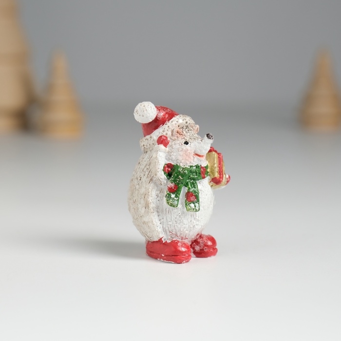 Сувенир полистоун  Сувенир полистоун "Ёжик в красной шапочке и валенках " МИКС 2,8х2,8х4,7 см