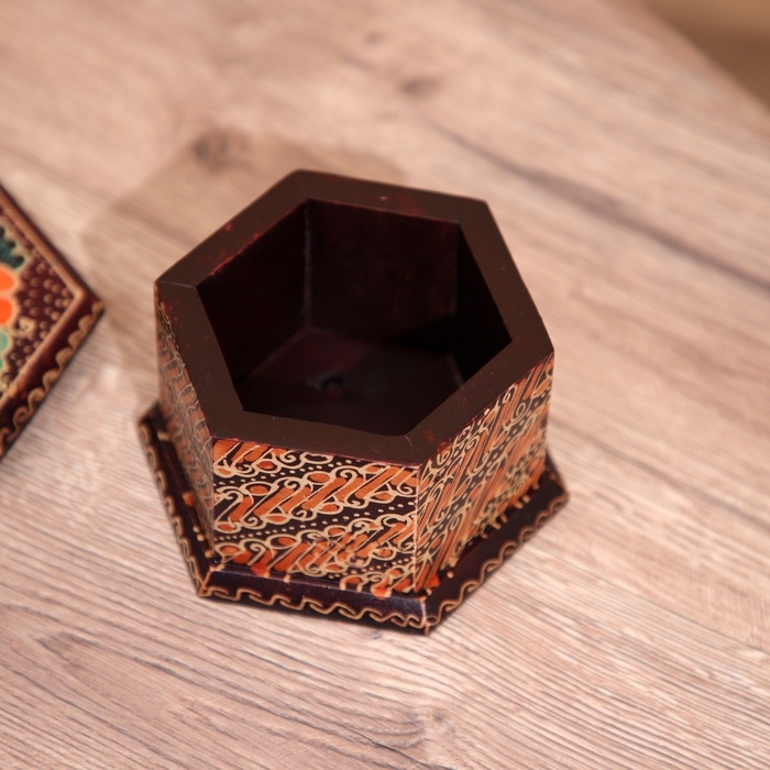 Шкатулка деревянная, батик 10х11х7 см Шкатулка деревянная, батик 10х11х7 см