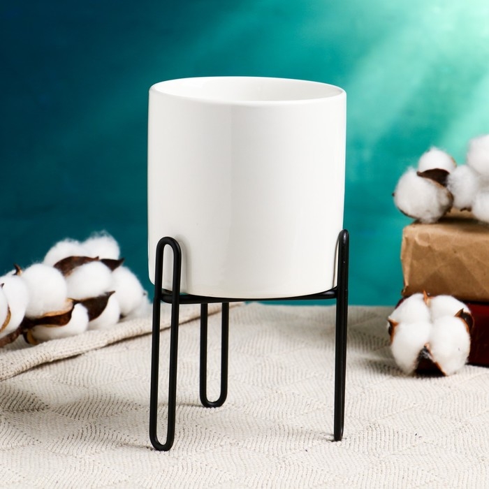 Кашпо  Кашпо "Цилиндр" белое, на черной подставке, 14х10х10см