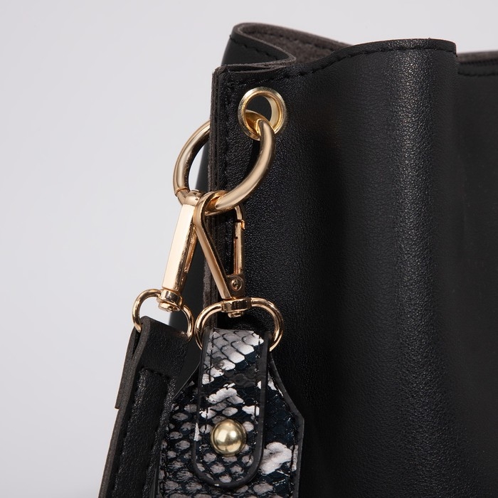 Сумка кросс-боди на застёжке, цвет чёрный Сумка кросс-боди на застёжке, цвет чёрный