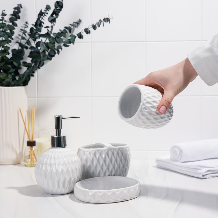 Набор аксессуаров для ванной комнаты «Камелия», 4 предмета (дозатор 450 мл, мыльница, 2 стакана), цвет белый