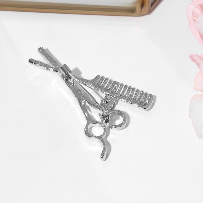 Брошь «Парикмахер», цвет белый в серебре Брошь «Парикмахер», цвет белый в серебре