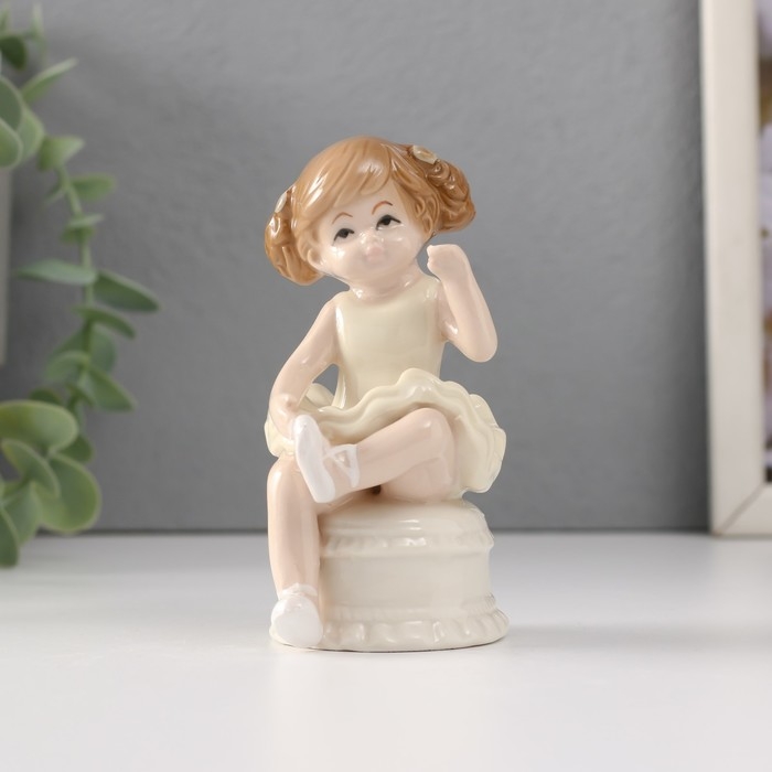 Сувенир керамика  Сувенир керамика "Малышка-балерина в жёлтом платье, на пуфике" 5,8х5,7х10 см