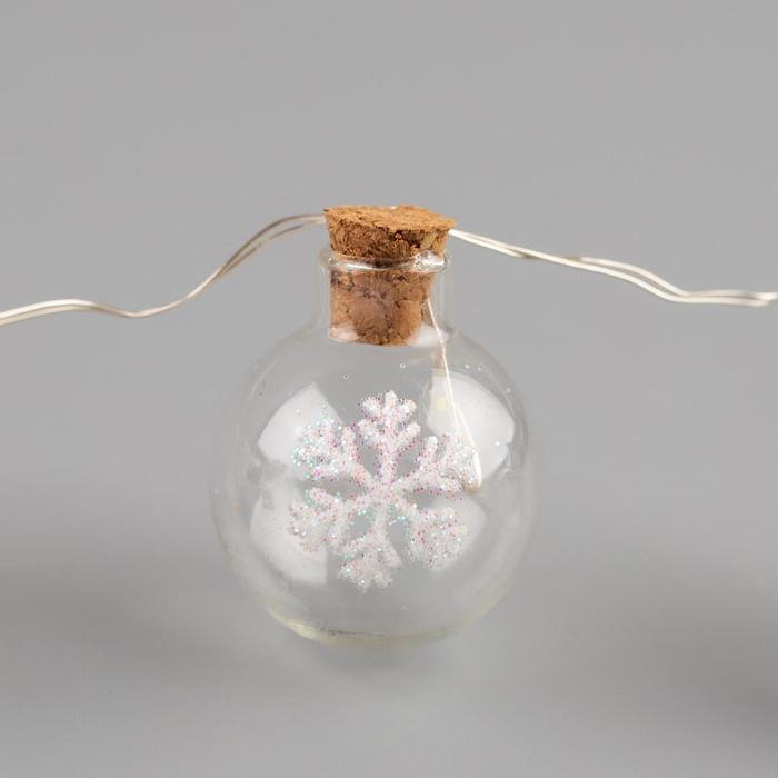 Гирлянда «Нить» 1.6 м с насадками «Шарики со снежинкой», IP20, серебристая нить, 15 LED, батарейки ААх2 (нет в комплекте), свечение белое