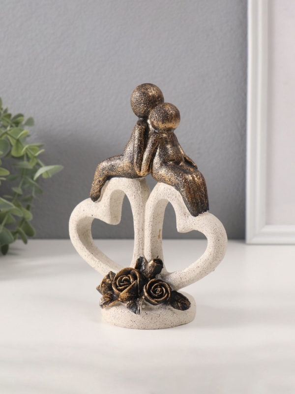 Сувенир полистоун  Сувенир полистоун "Пара на каменных сердцах с розами" под бронзу 7,5х15,3х18 см