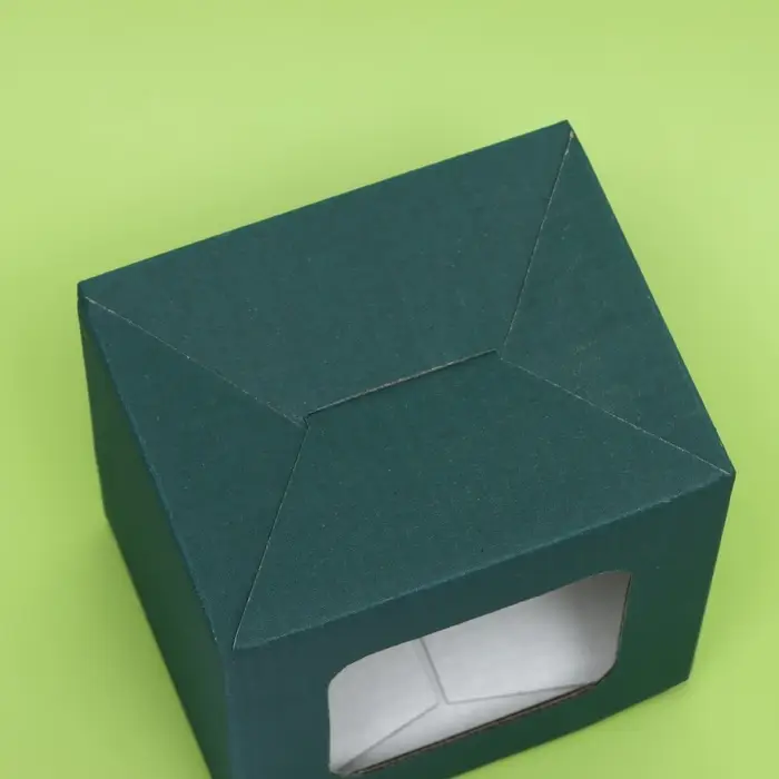 Коробка под кружку, с окном, изумрудная 12 х 9,5 х 12 см Коробка под кружку, с окном, изумрудная 12 х 9,5 х 12 см