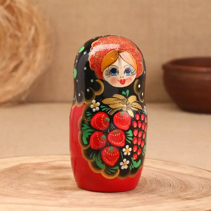 Матрёшка «Ягодка», черный платок, 7-кукольная, 22 см Матрёшка «Ягодка», черный платок, 7-кукольная, 22 см