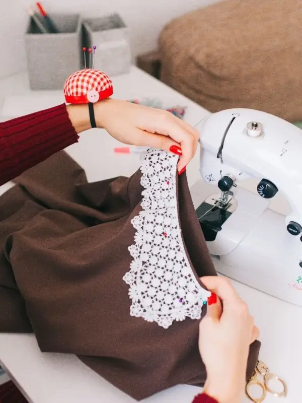 Игольница на руку &laquo;Клетка&raquo;, d=6 см, красная, белая