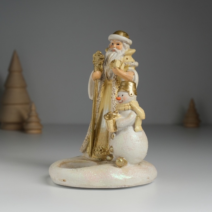 Подсвечник полистоун "Дед Мороз в коричневой шубе со снеговиком" d=3?5 см 10,3х9,8х14 см
