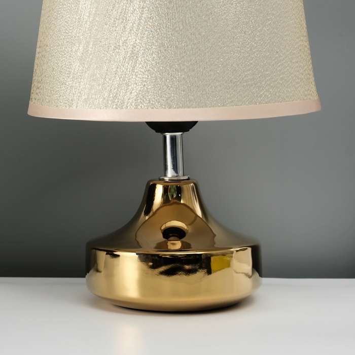 Настольная лампа с абажуром RISALUX «Блеск», 1×40 Вт, Е27, 17×17×24 см Настольная лампа с абажуром RISALUX «Блеск», 1×40 Вт, Е27, 17×17×24 см