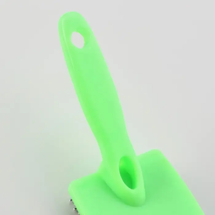 Пуходерка малая, 6&times;13.5 см, мягкая, с закруглёнными зубьями, пластик, зелёная