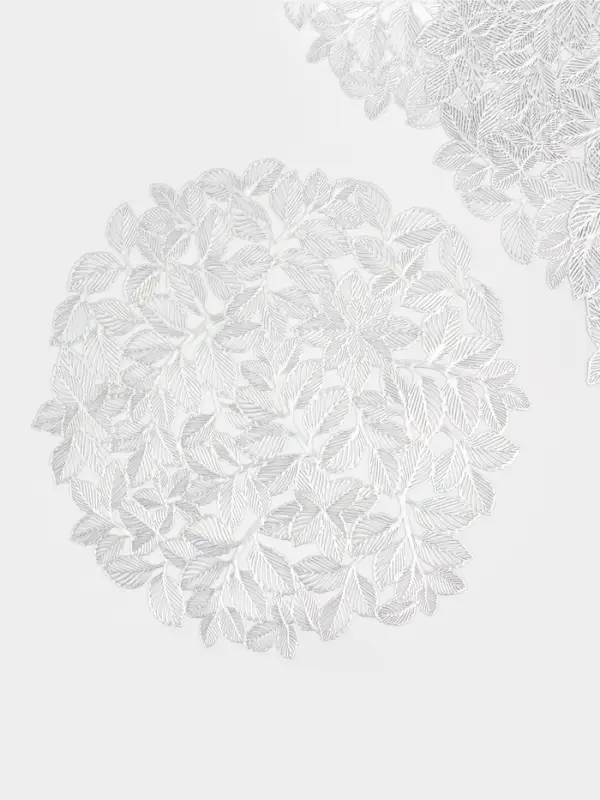 Набор салфеток сервировочных на стол Доляна &laquo;Листья&raquo;, 38&times;38 см, 4 шт., ПВХ, серебристый