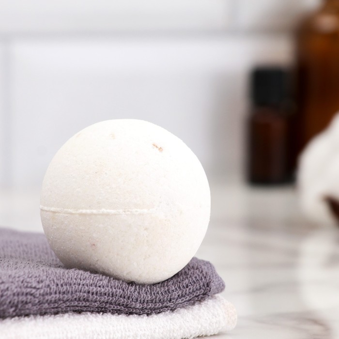 Бомбочка для ванны из гималайской соли Бомбочка для ванны из гималайской соли "Добропаровъ" с эфирным маслом эвкалипт,110 г