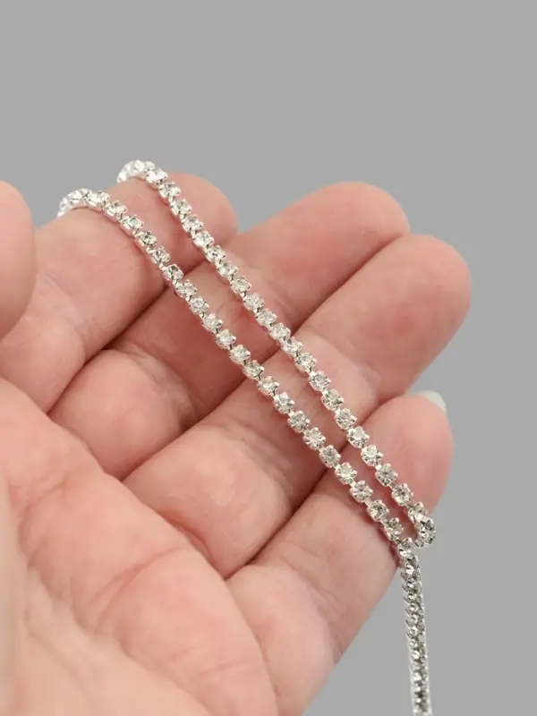 Цепь со стразами, металл, стекло, 2.5 мм, 9&plusmn;1 м, цвет серебряный