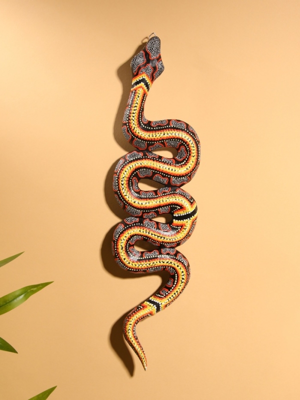 Сувенир интерьерный  Сувенир интерьерный "Змея" дерево 50х13 см, цв. серый