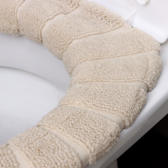 Мягкий чехол накладка на крышку и сиденье унитаза (бежевая) Мягкий чехол накладка на крышку и сиденье унитаза (бежевая)