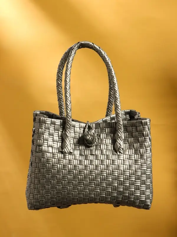 Сумка плетёная пластиковая 23х11х30 см, цв. серебристый Сумка плетёная пластиковая 23х11х30 см, цв. серебристый