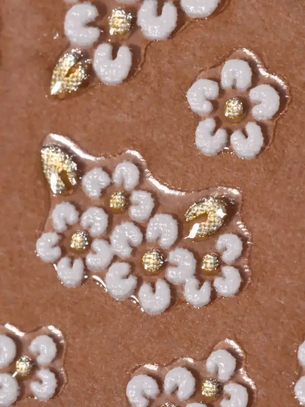 Наклейки для ногтей «Цветы», объёмные, фасовка 6 шт., цвет белый, серебристый Наклейки для ногтей «Цветы», объёмные, фасовка 6 шт., цвет белый, серебристый